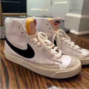 Nike White and Black High-Tops